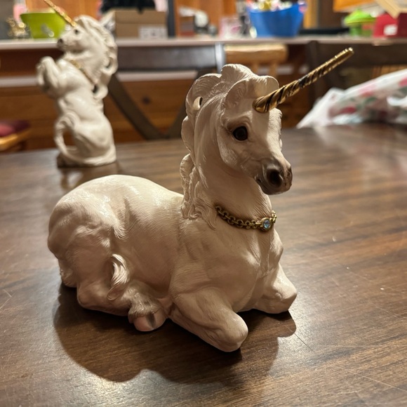 Flawless Vintage 1990’s White Winstone Unicorn Family set of 4 - Picture 6 of 17